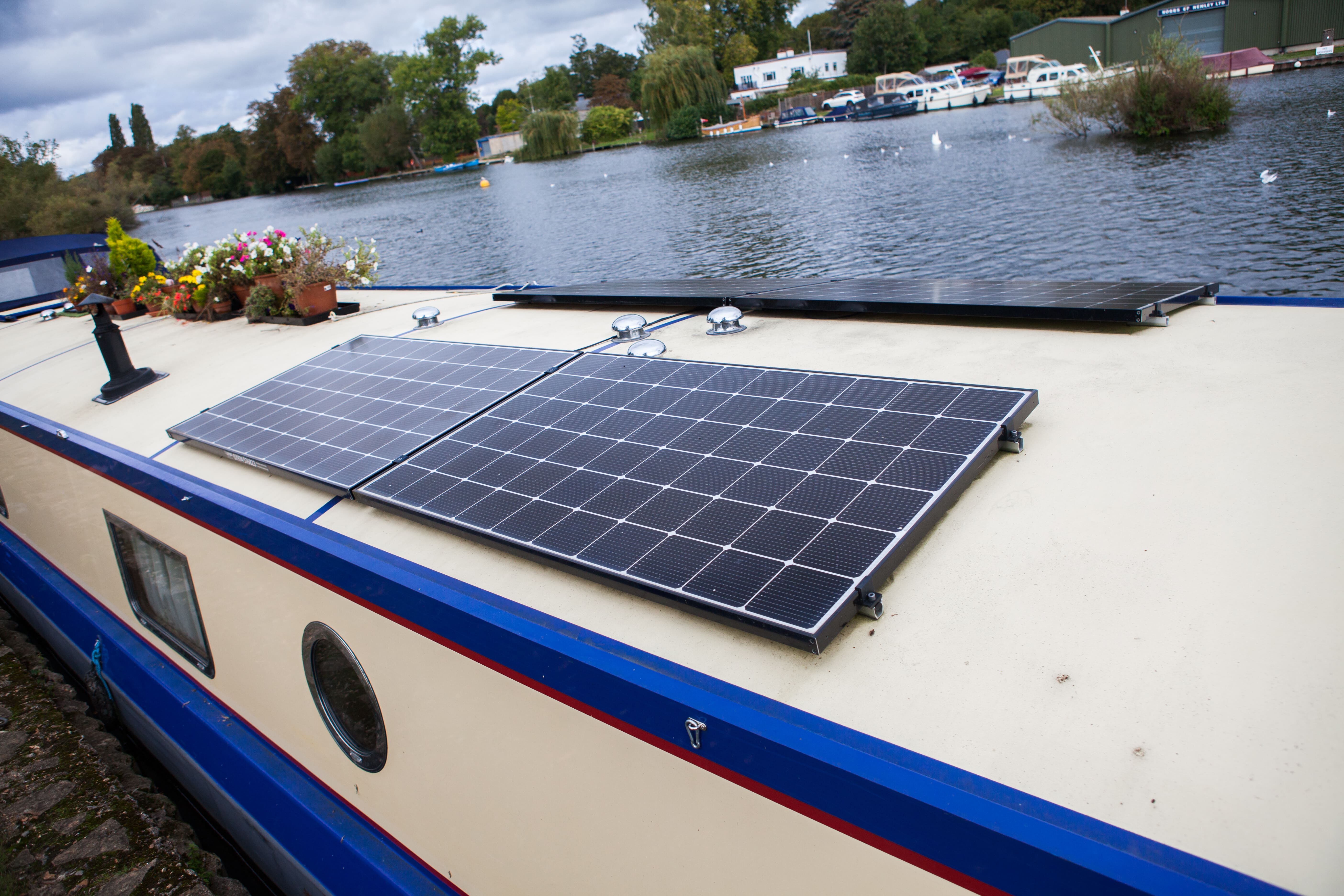 narrowboat solar installation